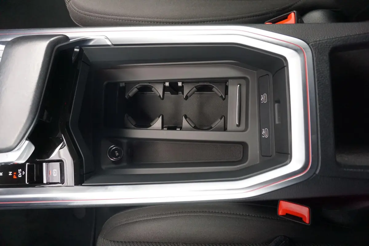 55 408pk Quattro Advanced Edition 95 kWh | Trekhaak | Camera | Smartphone Interface | Ambiente Lichtpakket Plus | Optie Zwart | Trekhaak