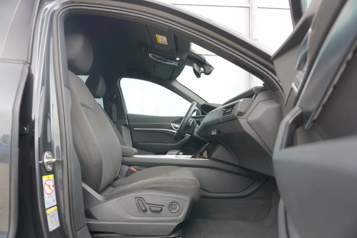 55 408pk Quattro Advanced Edition 95 kWh | Trekhaak | Camera | Smartphone Interface | Ambiente Lichtpakket Plus | Optie Zwart | Trekhaak