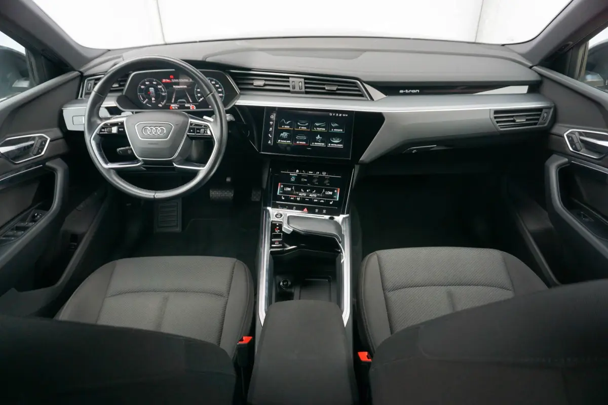 55 408pk Quattro Advanced Edition 95 kWh | Trekhaak | Camera | Smartphone Interface | Ambiente Lichtpakket Plus | Optie Zwart | Trekhaak
