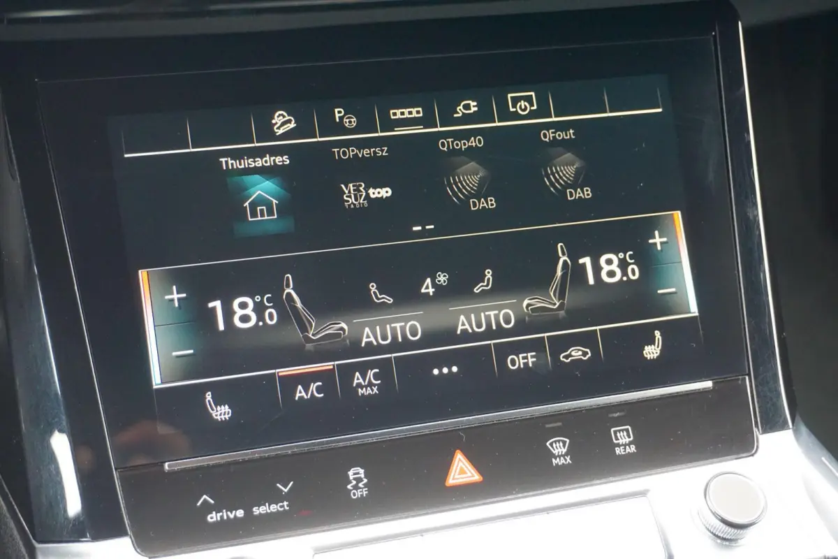 55 408pk Quattro Advanced Edition 95 kWh | Trekhaak | Camera | Smartphone Interface | Ambiente Lichtpakket Plus | Optie Zwart | Trekhaak