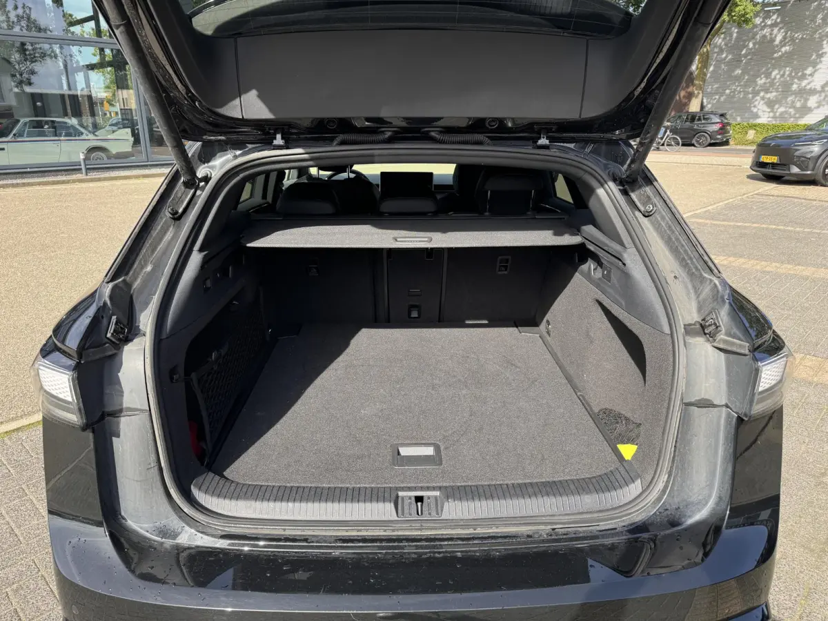 77 kWh Pro Business VAN:47.900,- VOOR: 44.440,- UW HERFSTVOORDEEL:3.460,- SOH 96%| 360 CAMERA | ELEKTRISCHE ACHTERKLEP| DODE HOEK SENSOR | ELEKTRISCHE TREKHAAK | STOEL + STUURVERWARMING + MA