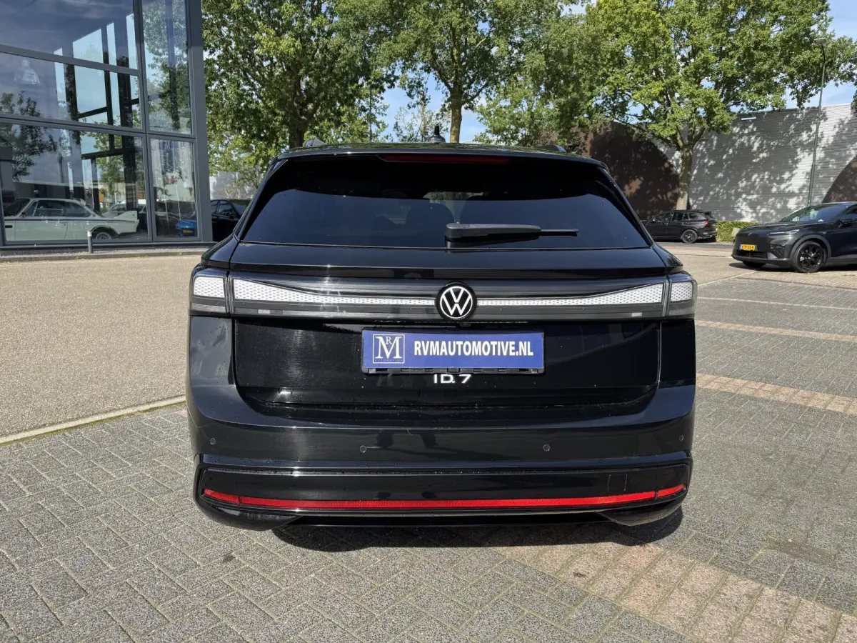 77 kWh Pro Business VAN:47.900,- VOOR: 44.440,- UW HERFSTVOORDEEL:3.460,- SOH 96%| 360 CAMERA | ELEKTRISCHE ACHTERKLEP| DODE HOEK SENSOR | ELEKTRISCHE TREKHAAK | STOEL + STUURVERWARMING + MA