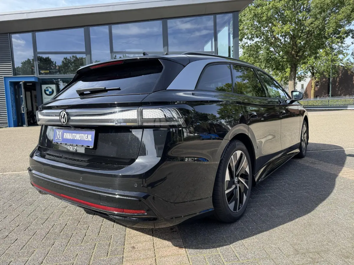 77 kWh Pro Business VAN:47.900,- VOOR: 44.440,- UW HERFSTVOORDEEL:3.460,- SOH 96%| 360 CAMERA | ELEKTRISCHE ACHTERKLEP| DODE HOEK SENSOR | ELEKTRISCHE TREKHAAK | STOEL + STUURVERWARMING + MA