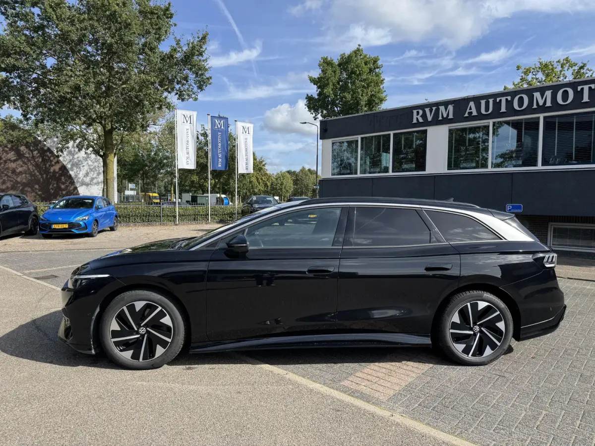 77 kWh Pro Business VAN:47.900,- VOOR: 44.440,- UW HERFSTVOORDEEL:3.460,- SOH 96%| 360 CAMERA | ELEKTRISCHE ACHTERKLEP| DODE HOEK SENSOR | ELEKTRISCHE TREKHAAK | STOEL + STUURVERWARMING + MA