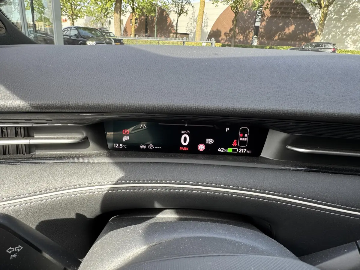 77 kWh Pro Business VAN:47.900,- VOOR: 44.440,- UW HERFSTVOORDEEL:3.460,- SOH 96%| 360 CAMERA | ELEKTRISCHE ACHTERKLEP| DODE HOEK SENSOR | ELEKTRISCHE TREKHAAK | STOEL + STUURVERWARMING + MA