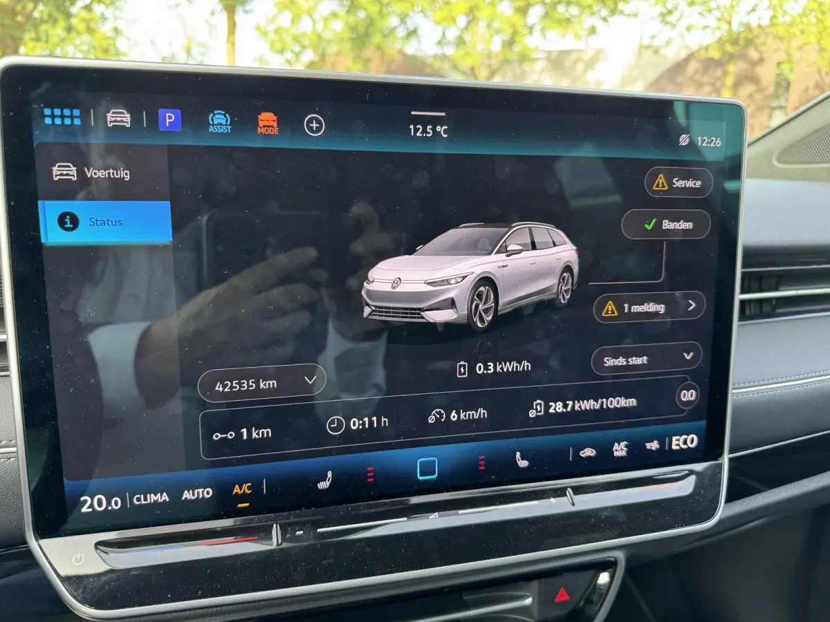 77 kWh Pro Business VAN:47.900,- VOOR: 44.440,- UW HERFSTVOORDEEL:3.460,- SOH 96%| 360 CAMERA | ELEKTRISCHE ACHTERKLEP| DODE HOEK SENSOR | ELEKTRISCHE TREKHAAK | STOEL + STUURVERWARMING + MA