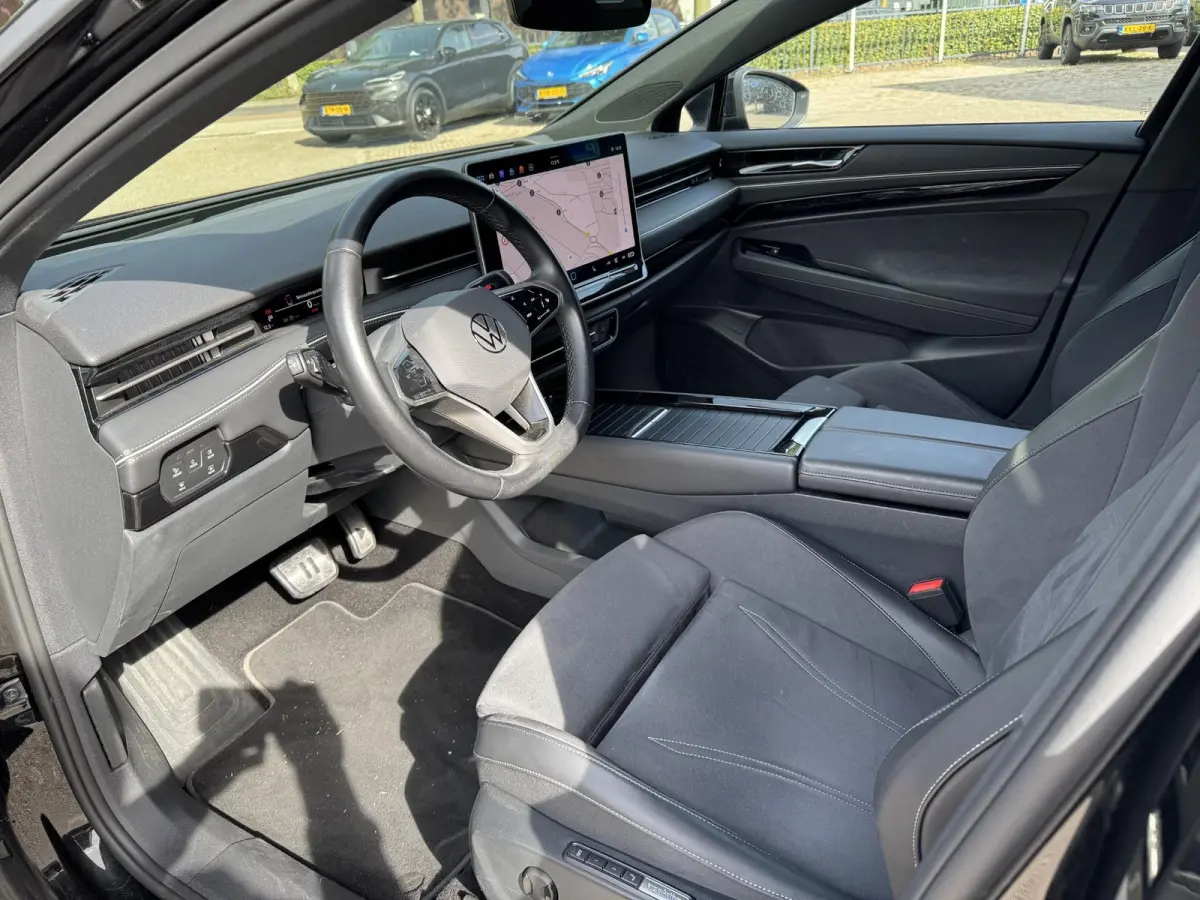 77 kWh Pro Business VAN:47.900,- VOOR: 44.440,- UW HERFSTVOORDEEL:3.460,- SOH 96%| 360 CAMERA | ELEKTRISCHE ACHTERKLEP| DODE HOEK SENSOR | ELEKTRISCHE TREKHAAK | STOEL + STUURVERWARMING + MA