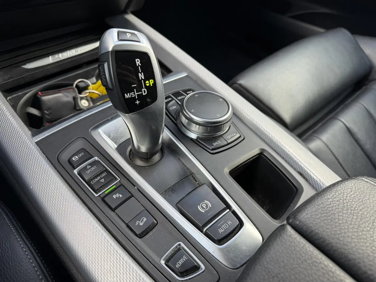 xDrive40e iPerformance High Executive M-Sport | Navigatie | Parkeersensoren | Sportstoelen | Stoelverwarming |