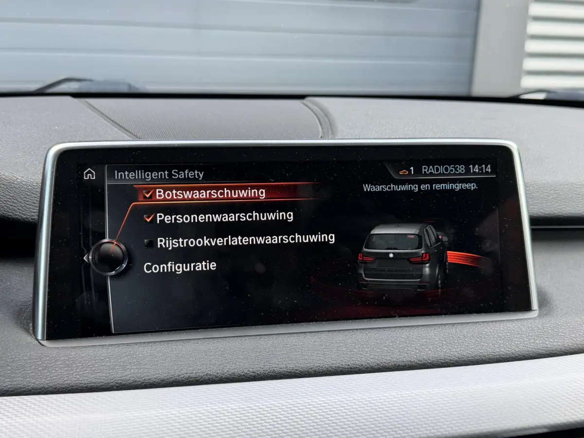 xDrive40e iPerformance High Executive M-Sport | Navigatie | Parkeersensoren | Sportstoelen | Stoelverwarming |