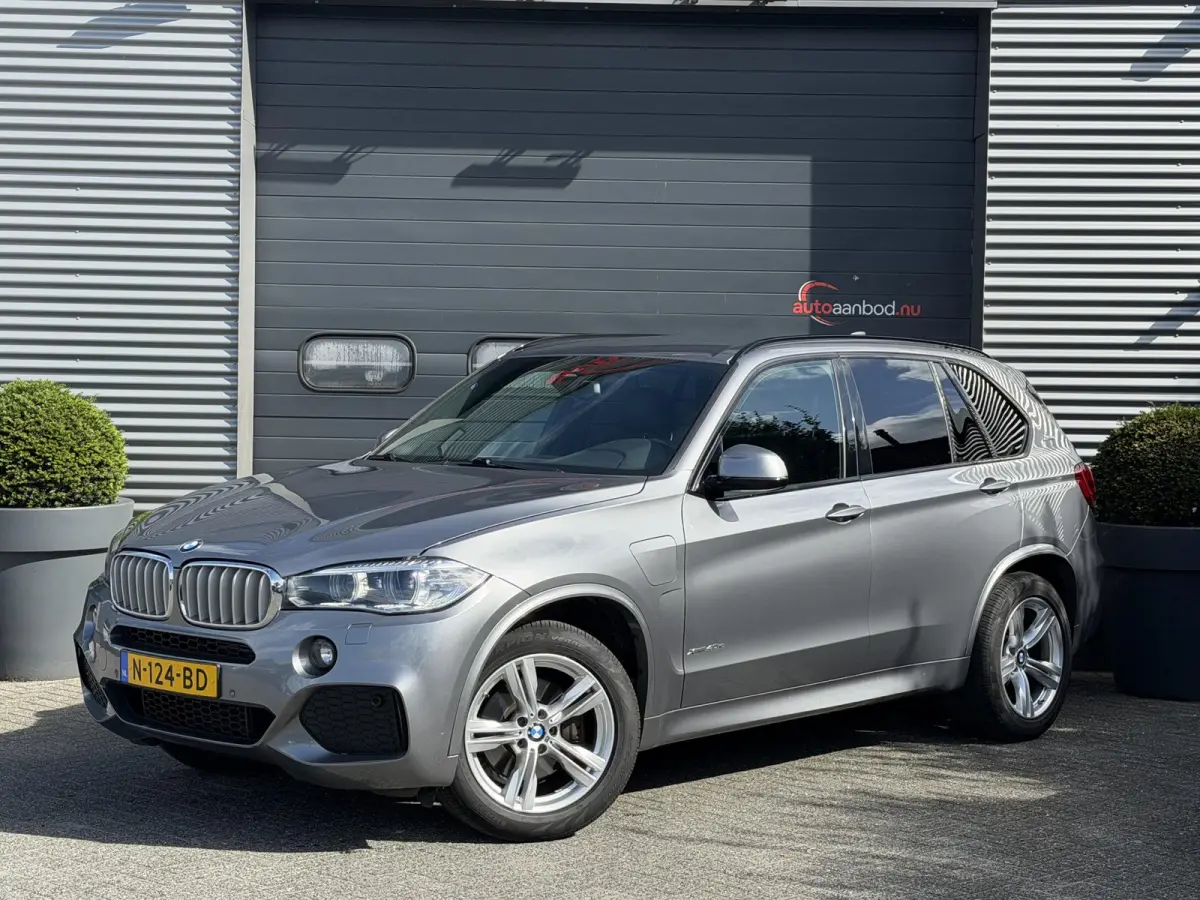 xDrive40e iPerformance High Executive M-Sport | Navigatie | Parkeersensoren | Sportstoelen | Stoelverwarming |