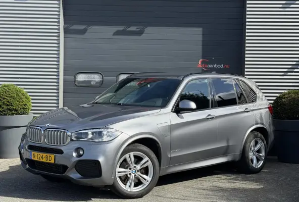 xDrive40e iPerformance High Executive M-Sport | Navigatie | Parkeersensoren | Sportstoelen | Stoelverwarming |