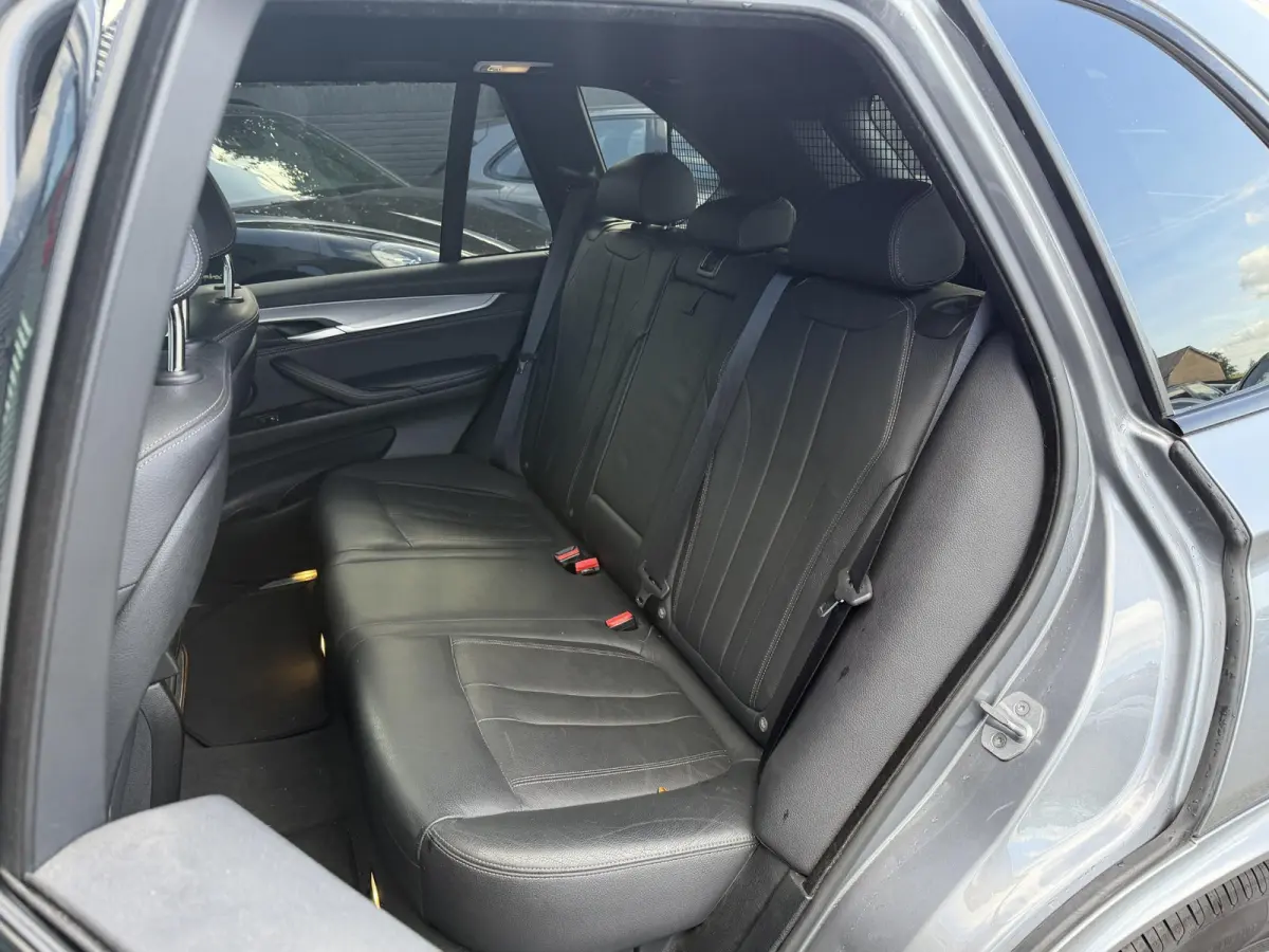 xDrive40e iPerformance High Executive M-Sport | Navigatie | Parkeersensoren | Sportstoelen | Stoelverwarming |