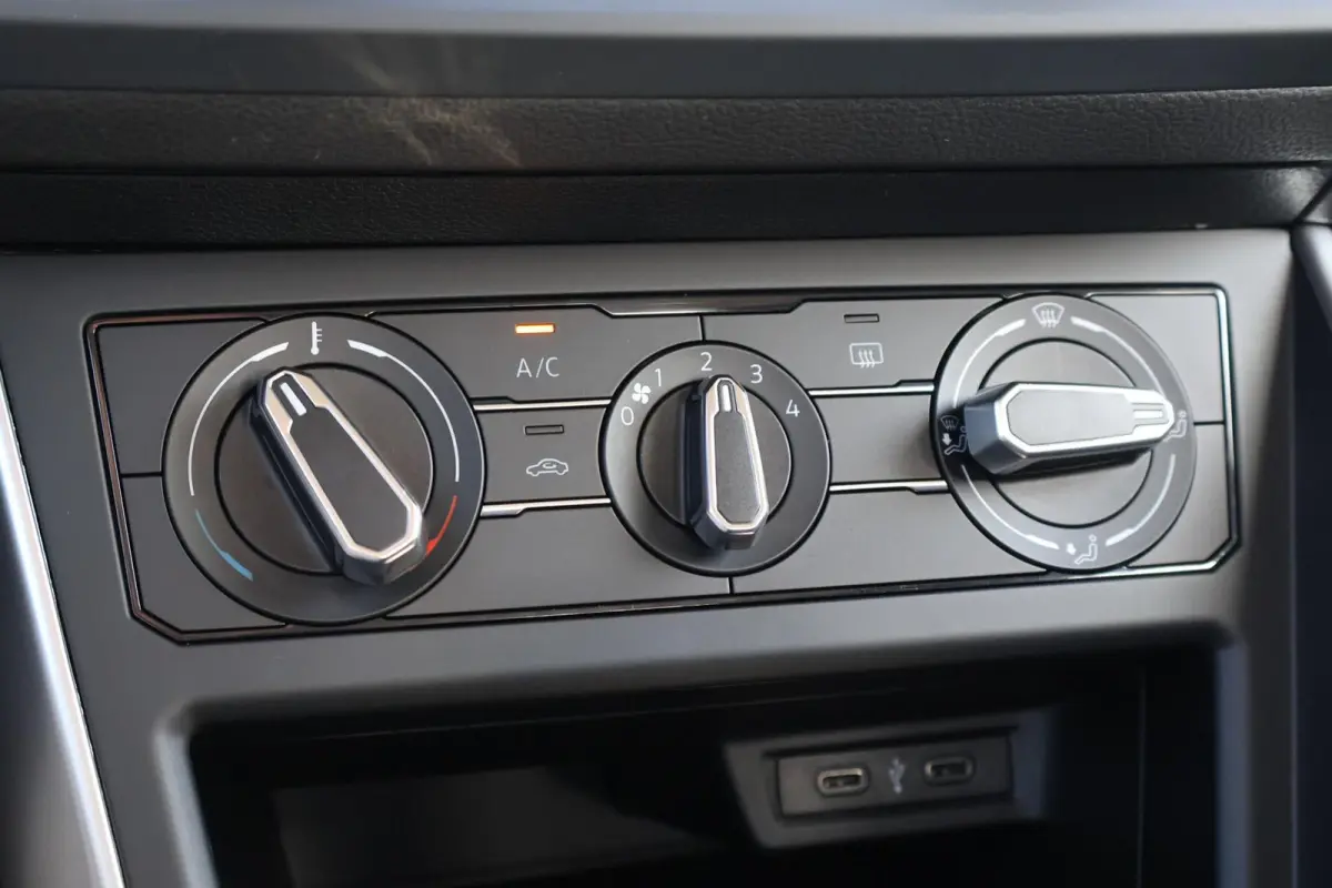 1.0 TSI 95pk Life | Adaptive Cruise | Carplay | PDC | DAB Radio