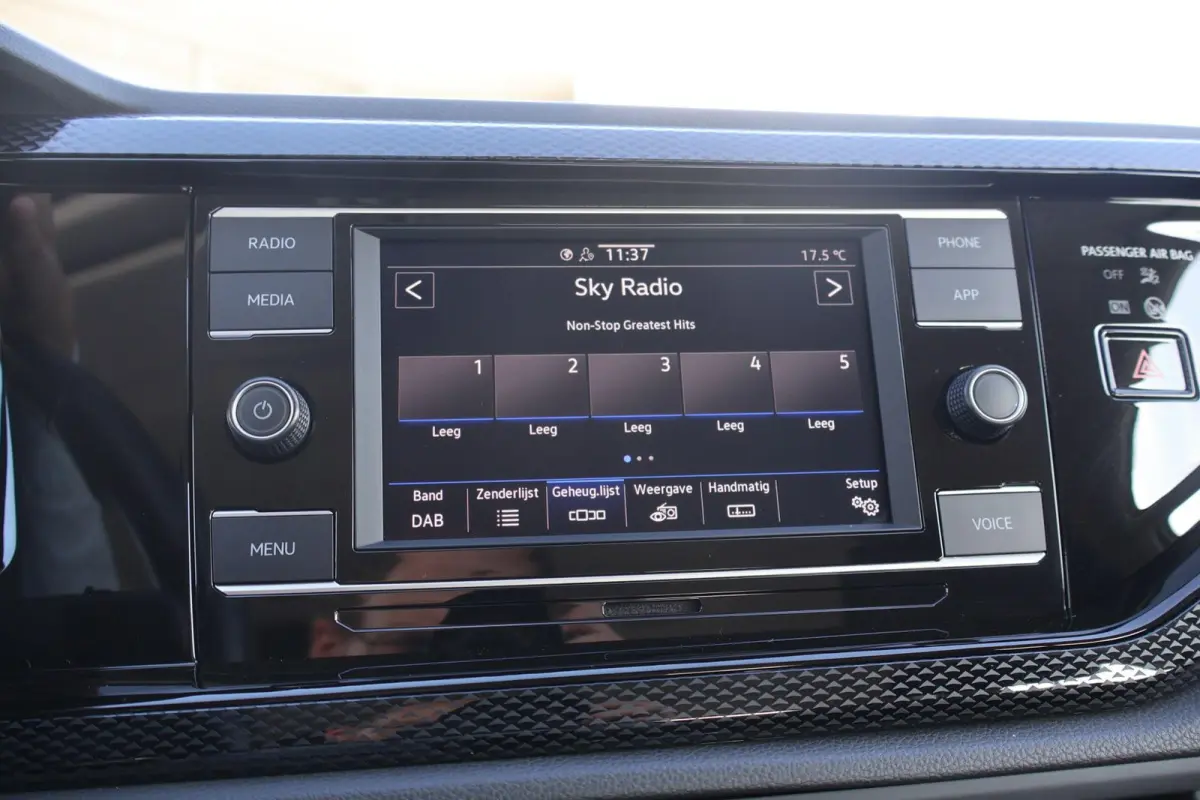 1.0 TSI 95pk Life | Adaptive Cruise | Carplay | PDC | DAB Radio