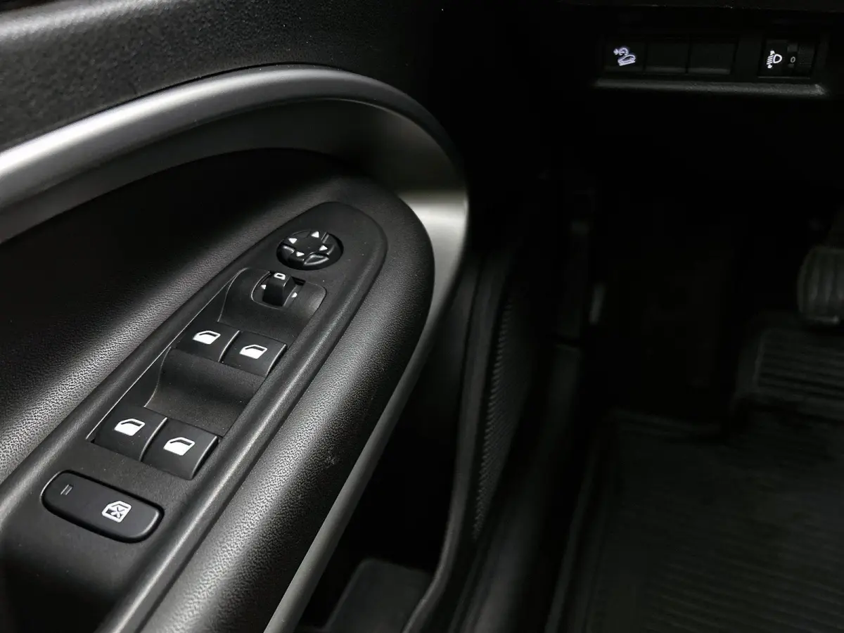 1.2 Altitude | Apple Carplay / Android Auto | Climate Control | Cruise Control | Achteruitrijcamera | Parkeersensoren | Trekhaak |