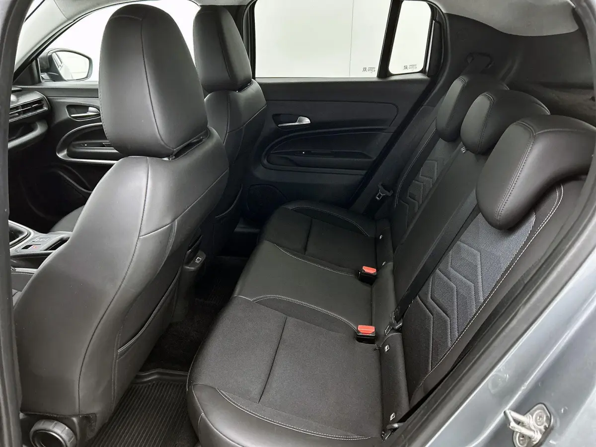 1.2 Altitude | Apple Carplay / Android Auto | Climate Control | Cruise Control | Achteruitrijcamera | Parkeersensoren | Trekhaak |