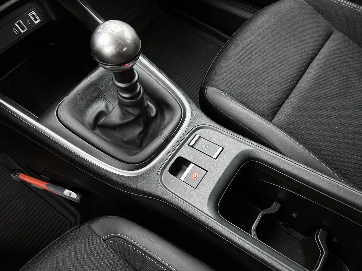 1.2 Altitude | Apple Carplay / Android Auto | Climate Control | Cruise Control | Achteruitrijcamera | Parkeersensoren | Trekhaak |