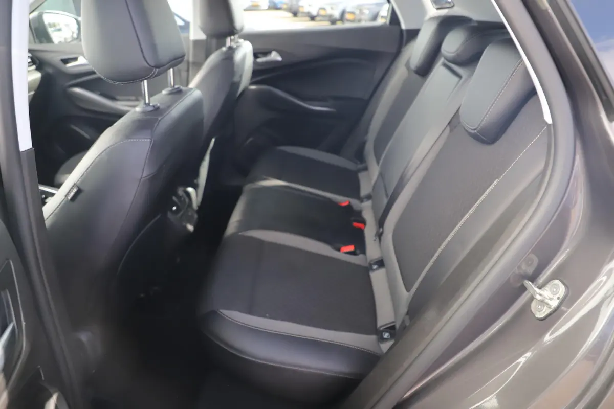 1.2 Turbo Elegance 131PK Automaat LMV Sportstoelen Stoelverwarming Navigatie Achteruitrijcamera Climate Cruise Control