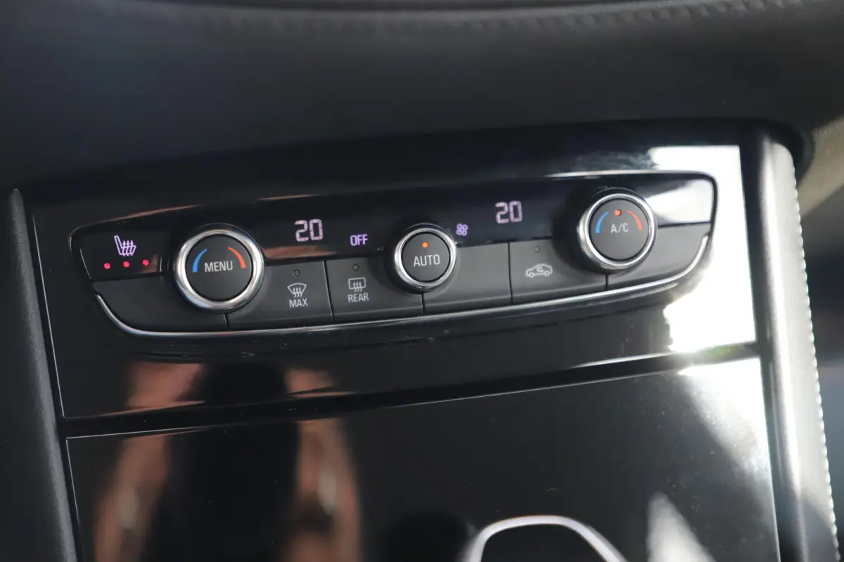 1.2 Turbo Elegance 131PK Automaat LMV Sportstoelen Stoelverwarming Navigatie Achteruitrijcamera Climate Cruise Control