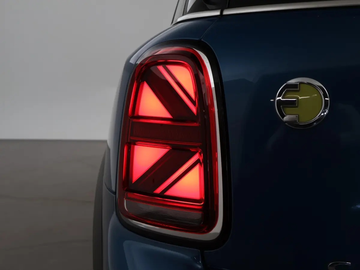 1.5 Cooper ALL4 224 PK CHILI PLUG-IN HYBRID + PANORAMA | CARPLAY | LEDER EXCLUSIVE | HEAD-UP