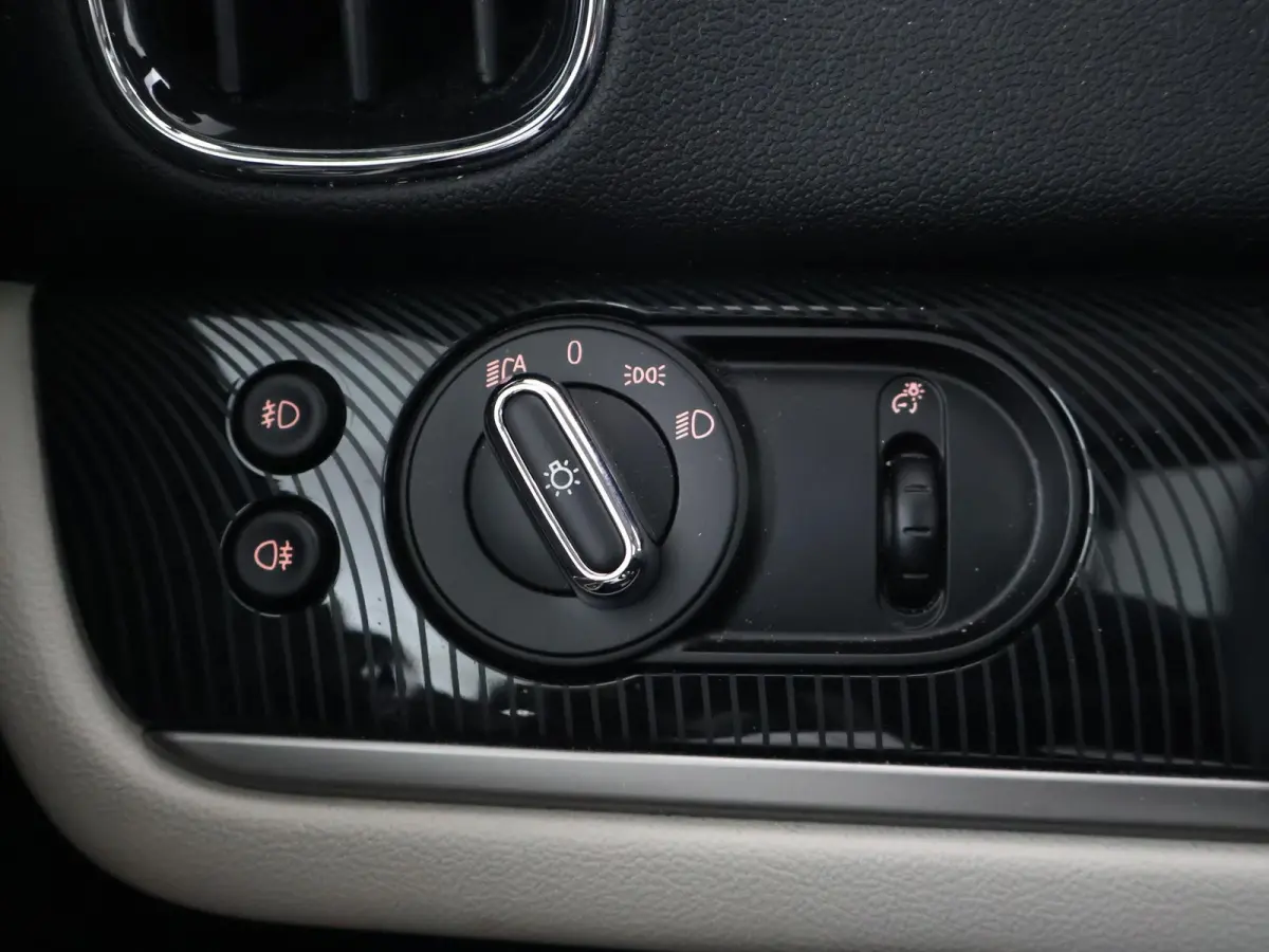 1.5 Cooper ALL4 224 PK CHILI PLUG-IN HYBRID + PANORAMA | CARPLAY | LEDER EXCLUSIVE | HEAD-UP
