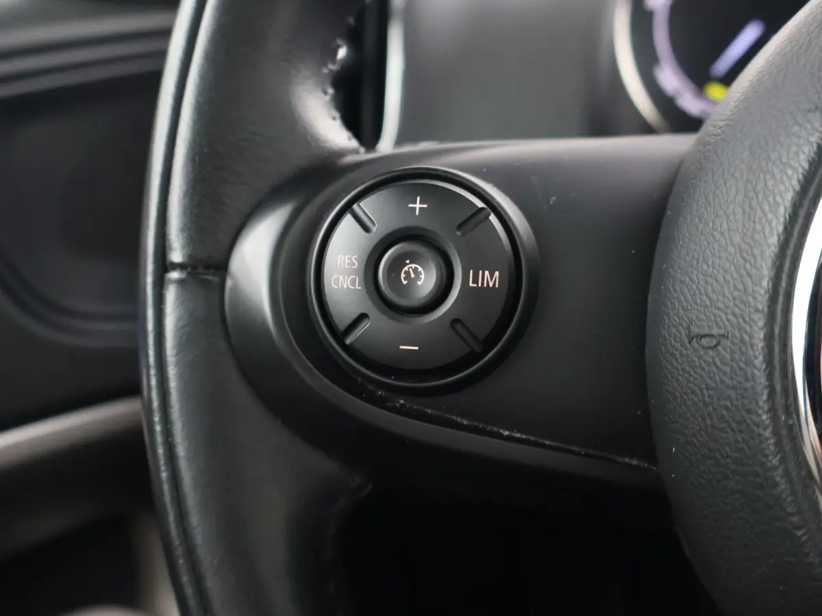 1.5 Cooper ALL4 224 PK CHILI PLUG-IN HYBRID + PANORAMA | CARPLAY | LEDER EXCLUSIVE | HEAD-UP