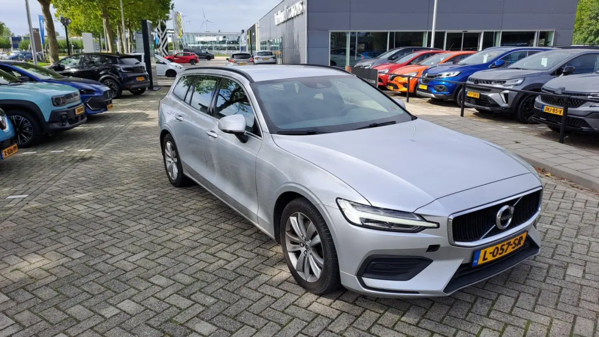 2.0 B3 Momentum Business | AUTOMAAT! | Elektrische Achterklep | Cruise Control | Trekhaak