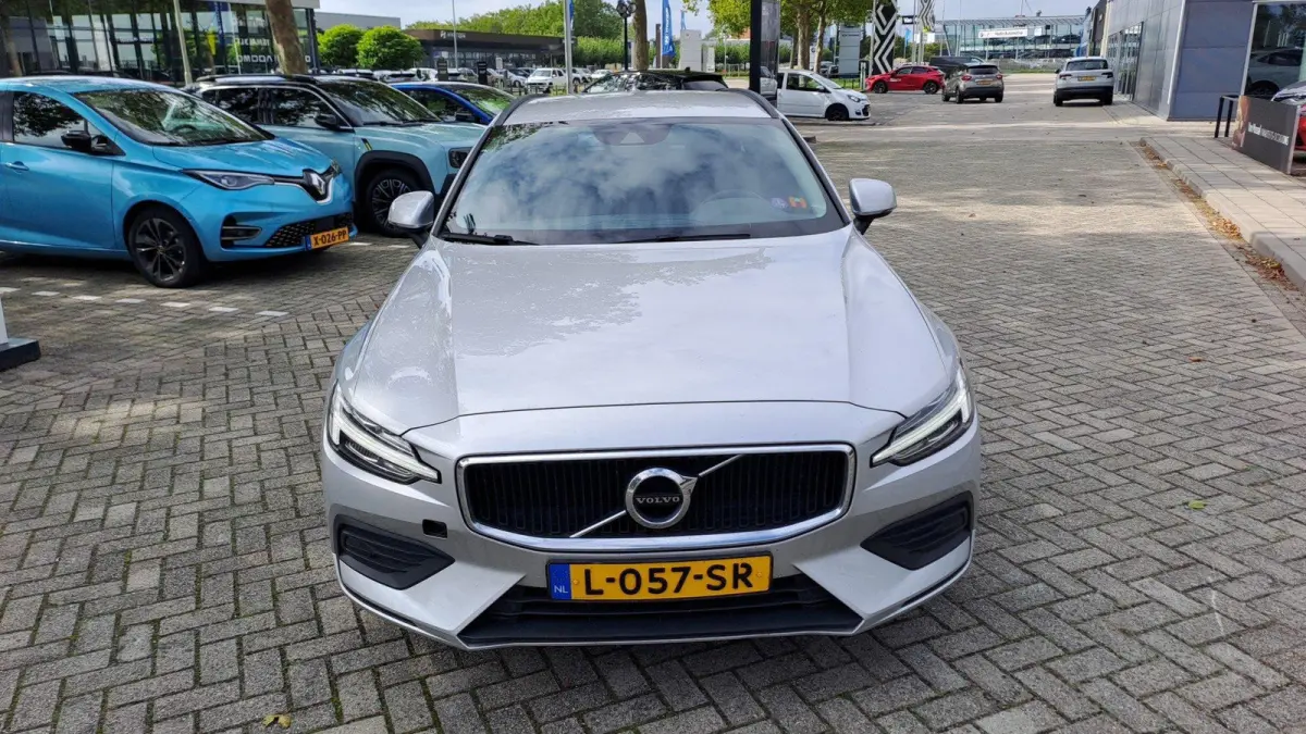 2.0 B3 Momentum Business | AUTOMAAT! | Elektrische Achterklep | Cruise Control | Trekhaak