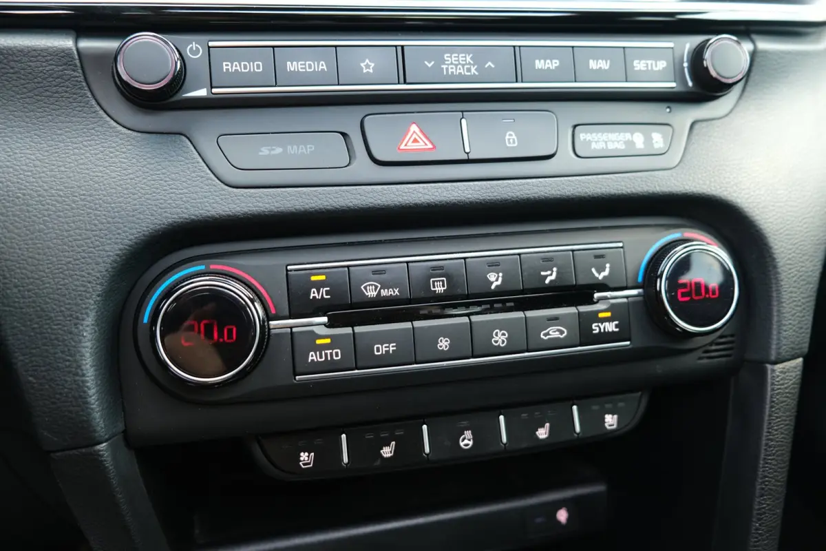 1.4 T-GDi AUT Pano Trek Navi Leder Cam Pdc Cruise