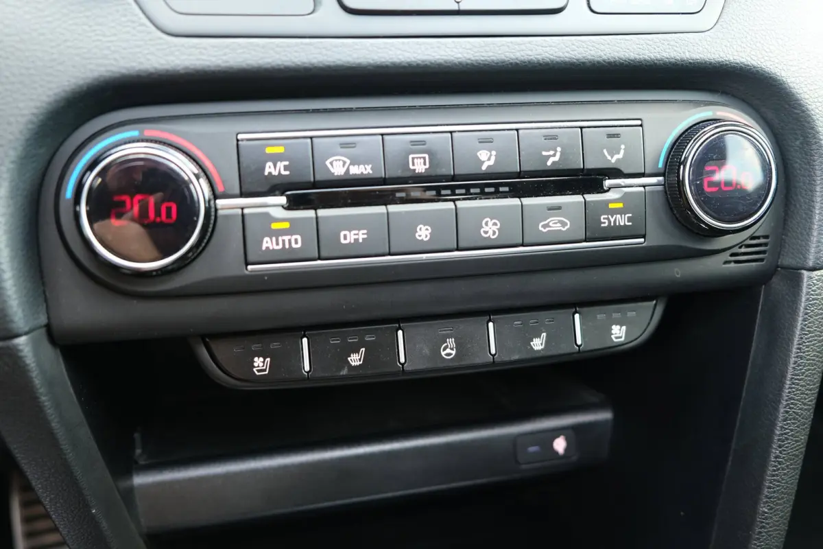 1.4 T-GDi AUT Pano Trek Navi Leder Cam Pdc Cruise