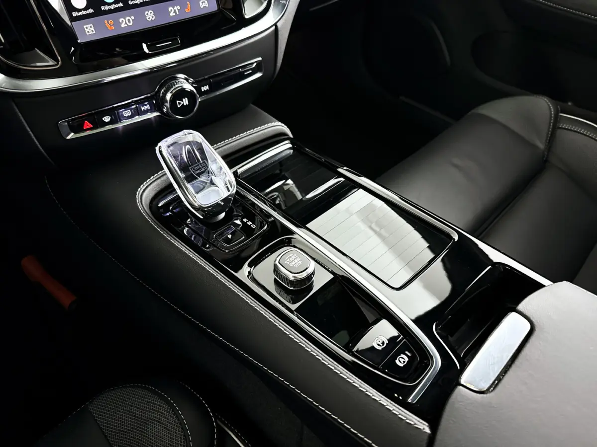T8 Plug-in hybrid AWD Plus Dark | Panoramadak | 360° camera | Head-up display | Harman Kardon | Stoel- en stuurverwarming | Trekhaak