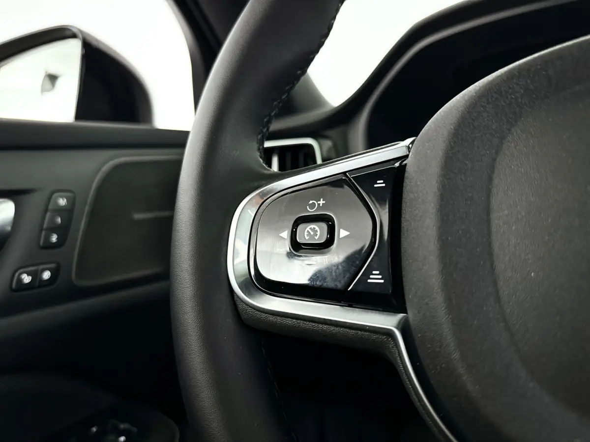 T8 Plug-in hybrid AWD Plus Dark | Panoramadak | 360° camera | Head-up display | Harman Kardon | Stoel- en stuurverwarming | Trekhaak