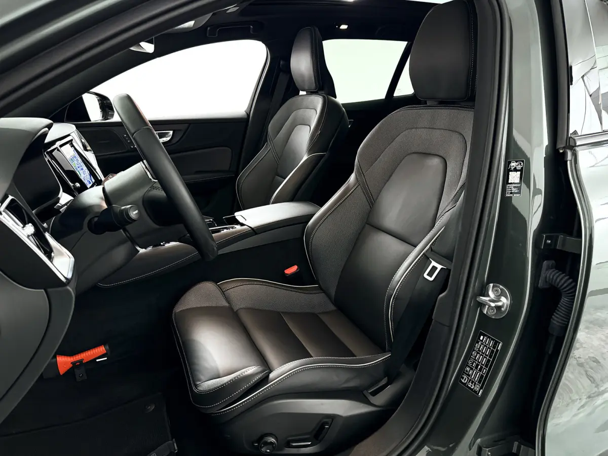 T8 Plug-in hybrid AWD Plus Dark | Panoramadak | 360° camera | Head-up display | Harman Kardon | Stoel- en stuurverwarming | Trekhaak
