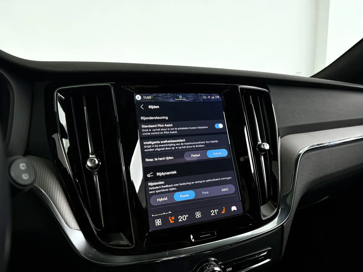 T8 Plug-in hybrid AWD Plus Dark | Panoramadak | 360° camera | Head-up display | Harman Kardon | Stoel- en stuurverwarming | Trekhaak