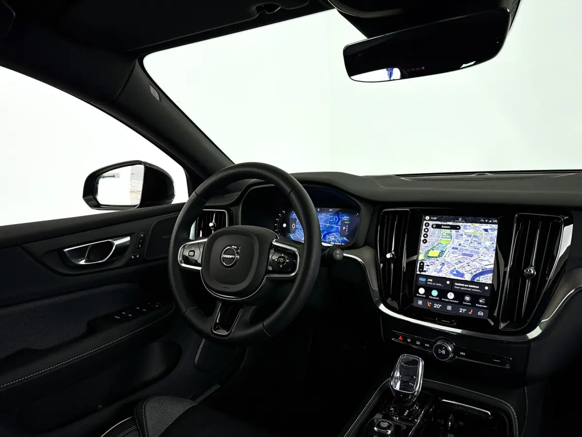 T8 Plug-in hybrid AWD Plus Dark | Panoramadak | 360° camera | Head-up display | Harman Kardon | Stoel- en stuurverwarming | Trekhaak