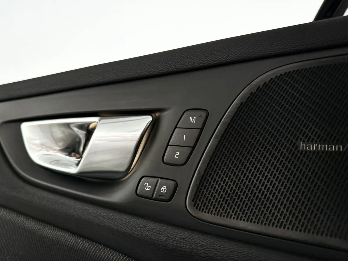 T8 Plug-in hybrid AWD Plus Dark | Panoramadak | 360° camera | Head-up display | Harman Kardon | Stoel- en stuurverwarming | Trekhaak
