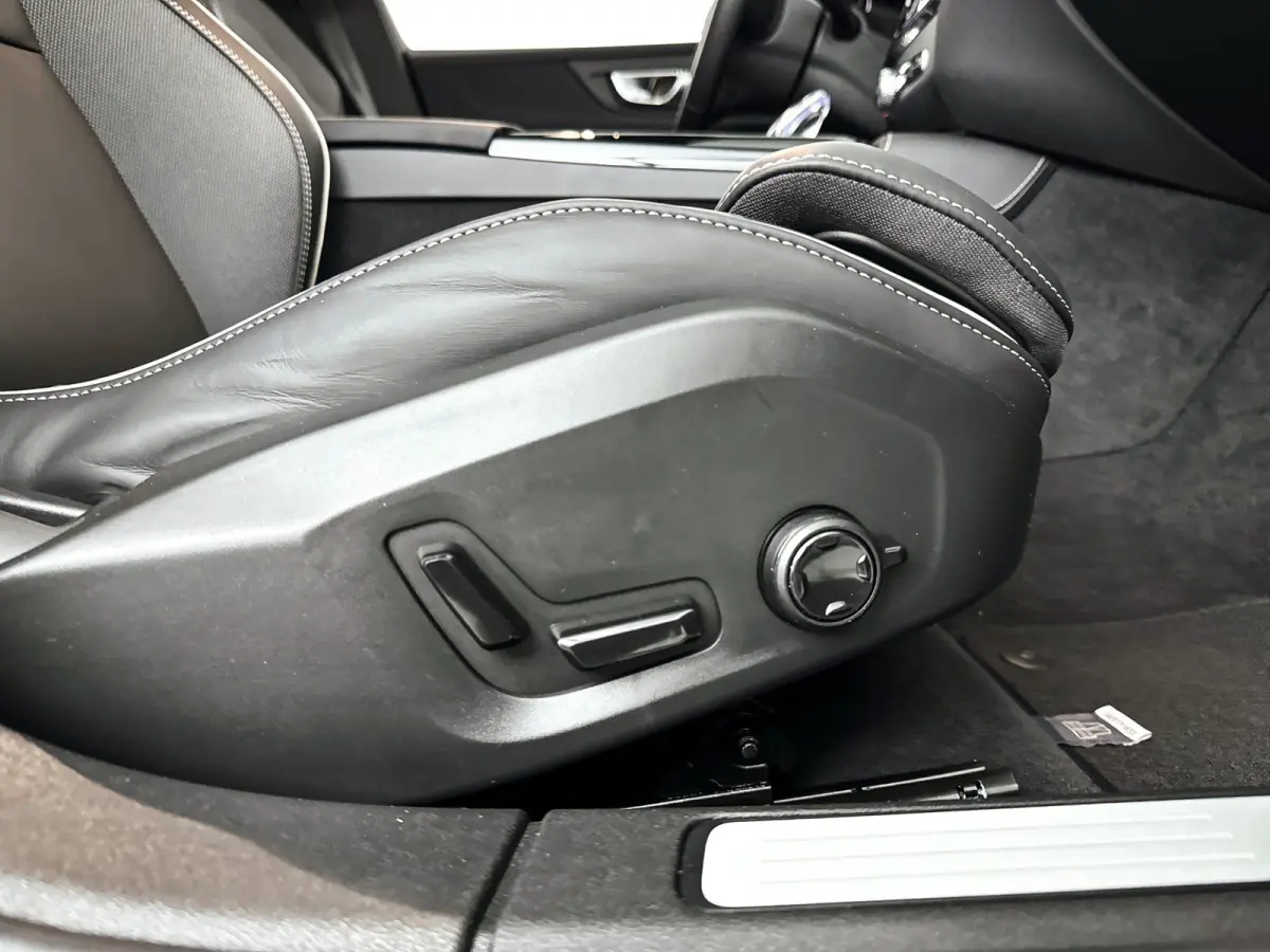 T8 Plug-in hybrid AWD Plus Dark | Panoramadak | 360° camera | Head-up display | Harman Kardon | Stoel- en stuurverwarming | Trekhaak