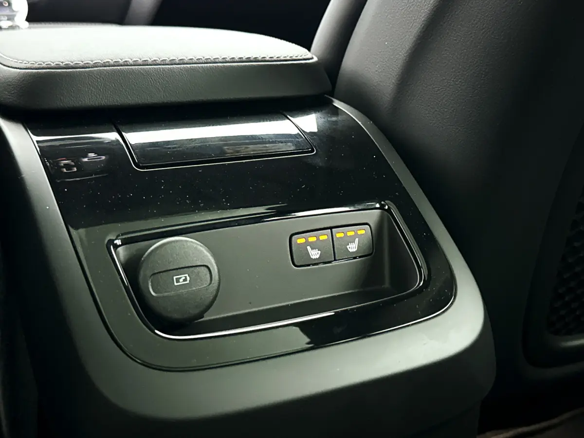T8 Plug-in hybrid AWD Plus Dark | Panoramadak | 360° camera | Head-up display | Harman Kardon | Stoel- en stuurverwarming | Trekhaak