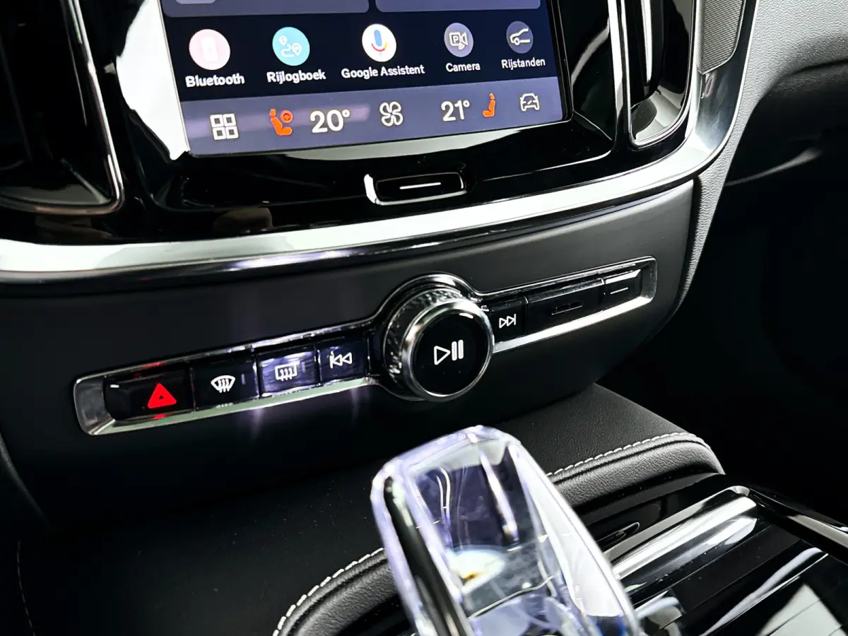 T8 Plug-in hybrid AWD Plus Dark | Panoramadak | 360° camera | Head-up display | Harman Kardon | Stoel- en stuurverwarming | Trekhaak