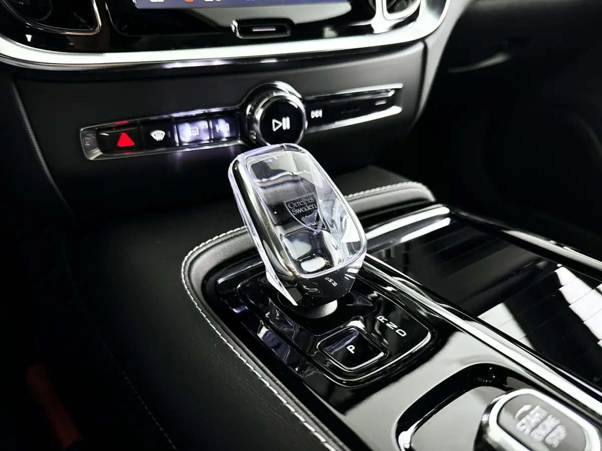 T8 Plug-in hybrid AWD Plus Dark | Panoramadak | 360° camera | Head-up display | Harman Kardon | Stoel- en stuurverwarming | Trekhaak