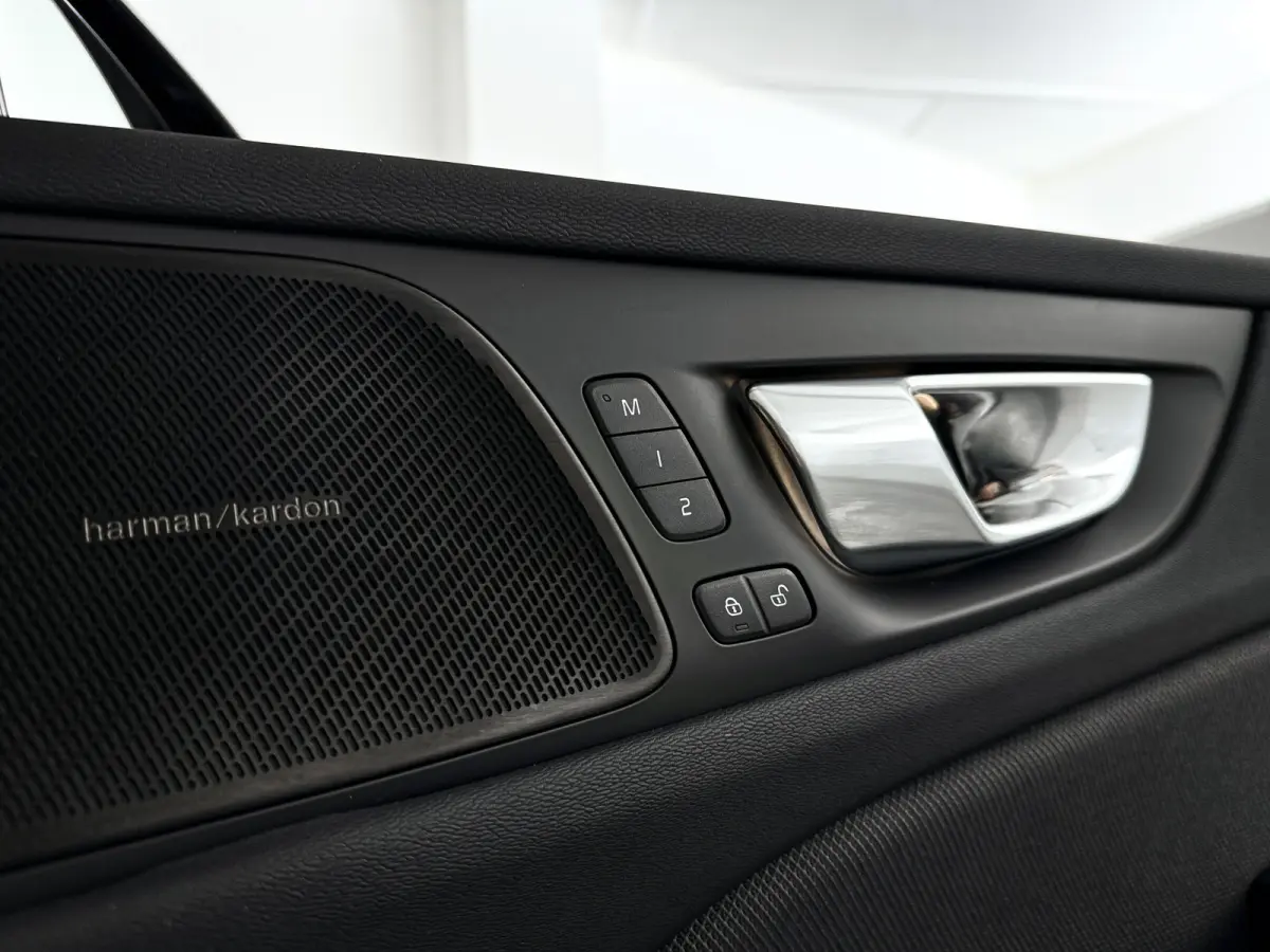 T8 Plug-in hybrid AWD Plus Dark | Panoramadak | 360° camera | Head-up display | Harman Kardon | Stoel- en stuurverwarming | Trekhaak