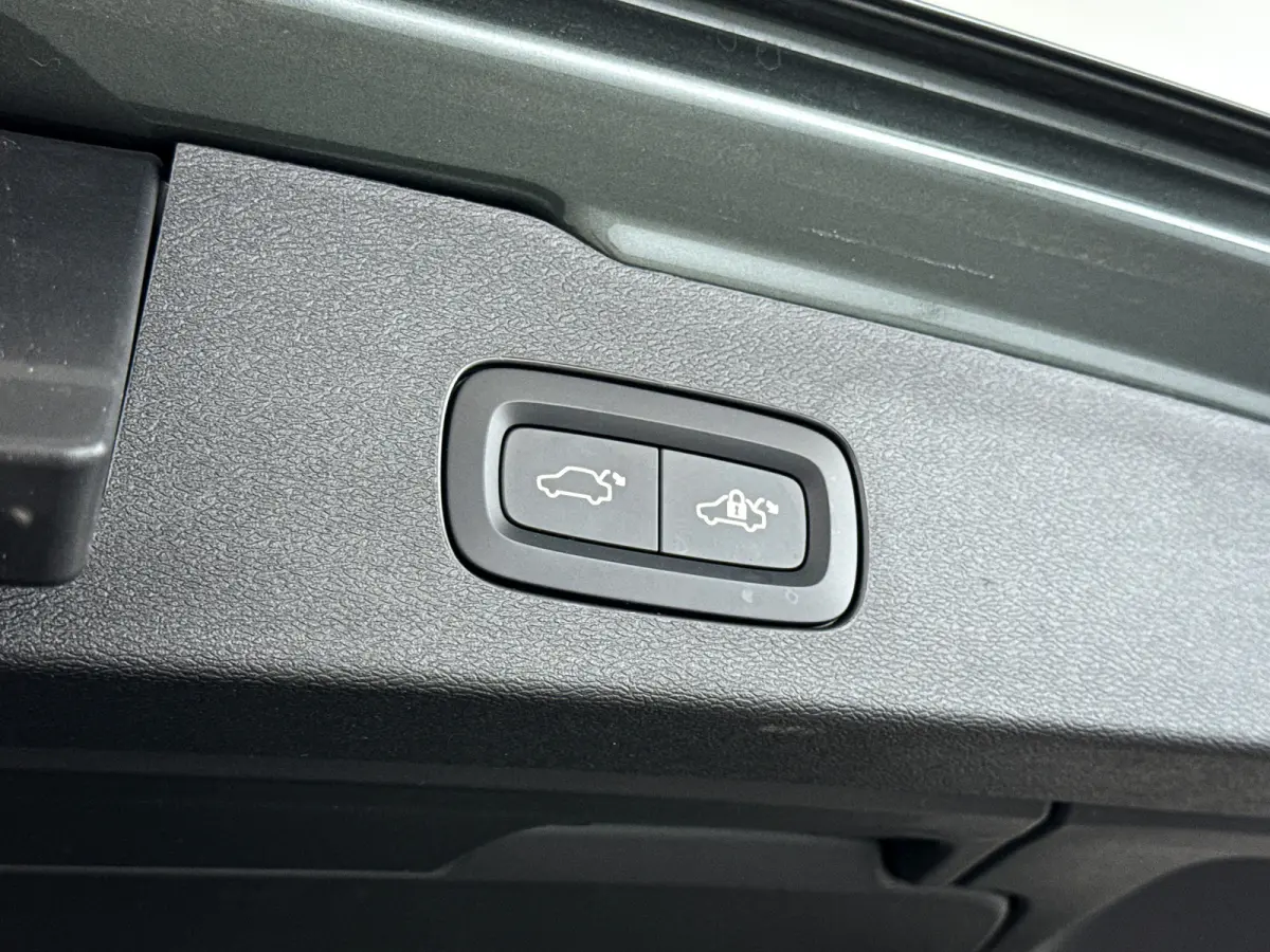 T8 Plug-in hybrid AWD Plus Dark | Panoramadak | 360° camera | Head-up display | Harman Kardon | Stoel- en stuurverwarming | Trekhaak