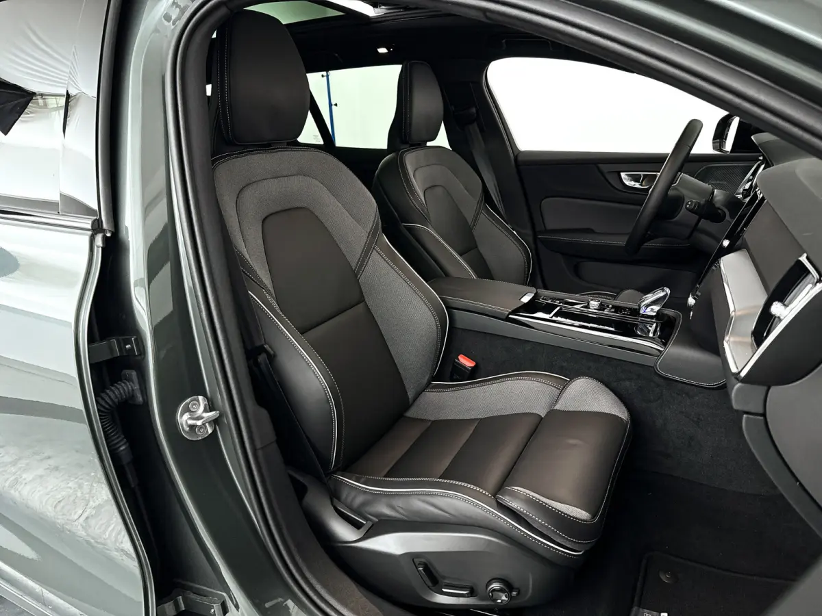T8 Plug-in hybrid AWD Plus Dark | Panoramadak | 360° camera | Head-up display | Harman Kardon | Stoel- en stuurverwarming | Trekhaak