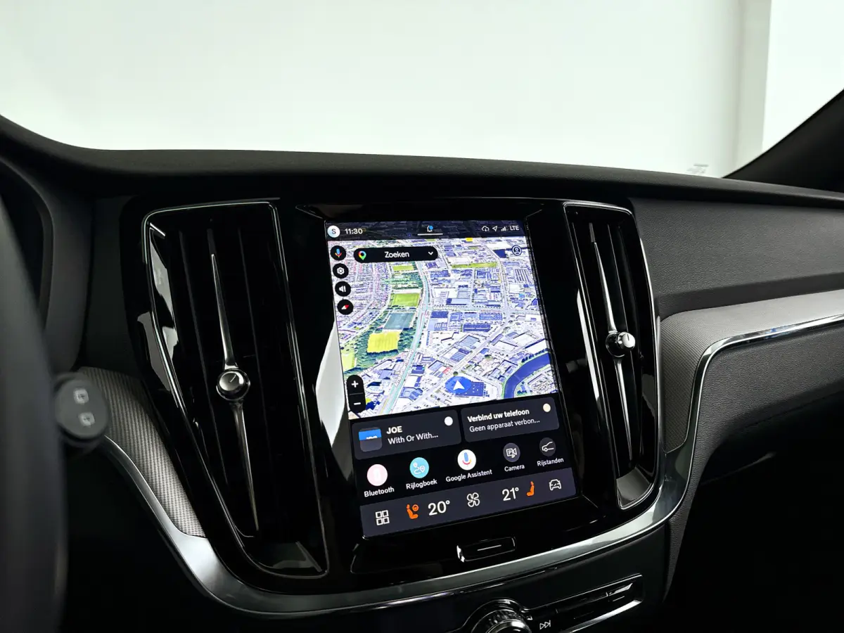 T8 Plug-in hybrid AWD Plus Dark | Panoramadak | 360° camera | Head-up display | Harman Kardon | Stoel- en stuurverwarming | Trekhaak