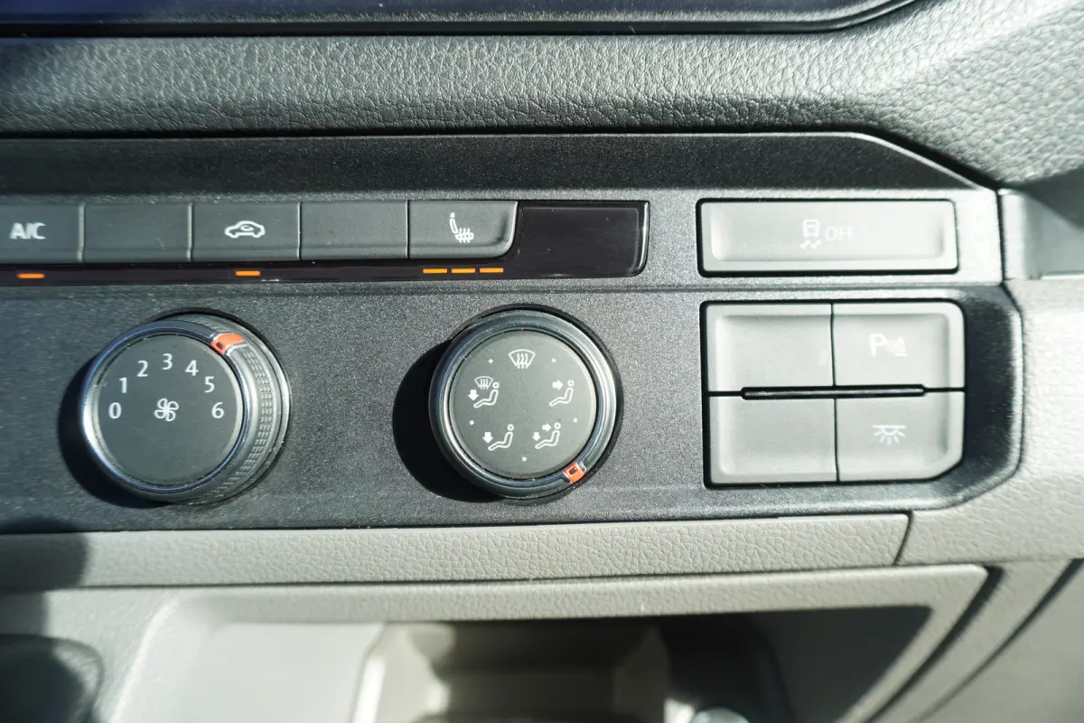 140pk L3H3/L2H2 Apple Carplay Trekhaak Parkeersensoren Cruise control 3-Zits Stoelverwarming