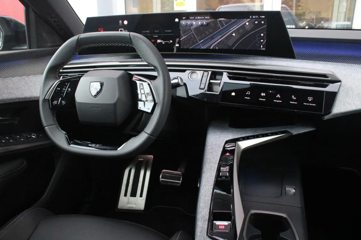 1.2 Hybrid 145PK GT | ELEKTRISCH BEDIENBARE ACHTERKLEP | NAVIGATIE | DRAADLOZE APPLE CARPLAY/ANDROID AUTO | SFEER VERLICHTING | ACHTERUITRIJ CAMERA | PARKEERSENSOREN VOOR EN ACHTER | FULL LE