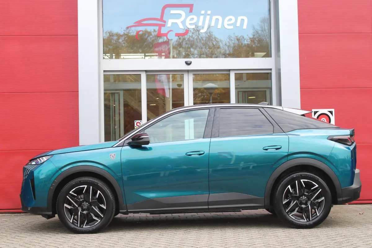1.2 Hybrid 145PK GT | ELEKTRISCH BEDIENBARE ACHTERKLEP | NAVIGATIE | DRAADLOZE APPLE CARPLAY/ANDROID AUTO | SFEER VERLICHTING | ACHTERUITRIJ CAMERA | PARKEERSENSOREN VOOR EN ACHTER | FULL LE