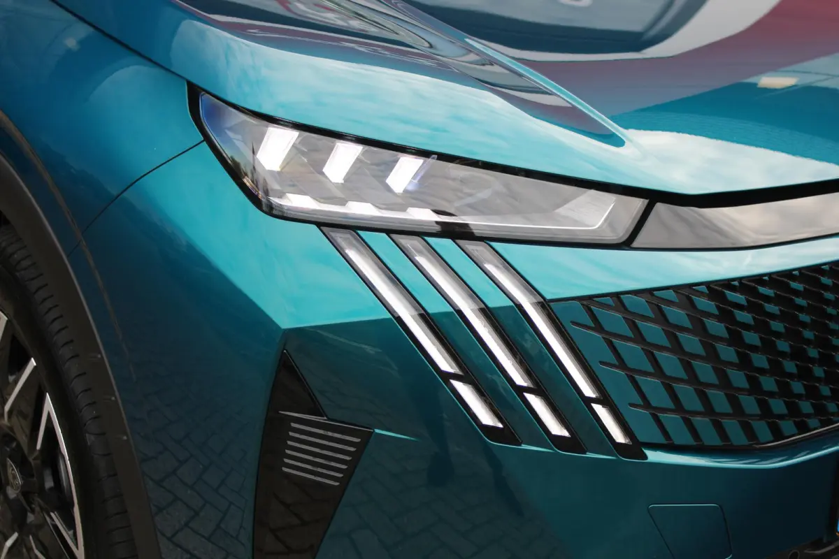 1.2 Hybrid 145PK GT | ELEKTRISCH BEDIENBARE ACHTERKLEP | NAVIGATIE | DRAADLOZE APPLE CARPLAY/ANDROID AUTO | SFEER VERLICHTING | ACHTERUITRIJ CAMERA | PARKEERSENSOREN VOOR EN ACHTER | FULL LE