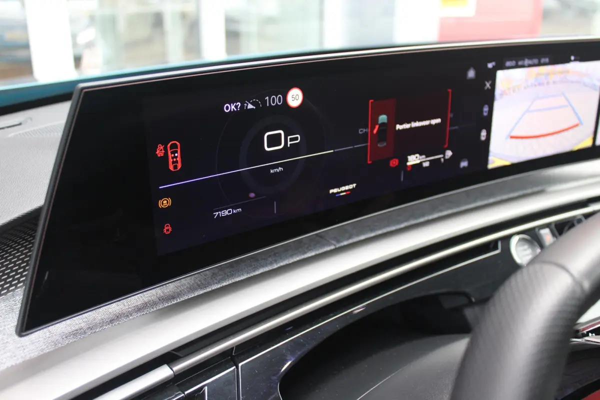1.2 Hybrid 145PK GT | ELEKTRISCH BEDIENBARE ACHTERKLEP | NAVIGATIE | DRAADLOZE APPLE CARPLAY/ANDROID AUTO | SFEER VERLICHTING | ACHTERUITRIJ CAMERA | PARKEERSENSOREN VOOR EN ACHTER | FULL LE