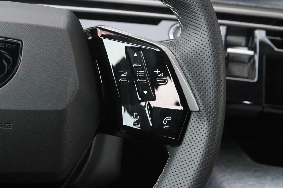 1.2 Hybrid 145PK GT | ELEKTRISCH BEDIENBARE ACHTERKLEP | NAVIGATIE | DRAADLOZE APPLE CARPLAY/ANDROID AUTO | SFEER VERLICHTING | ACHTERUITRIJ CAMERA | PARKEERSENSOREN VOOR EN ACHTER | FULL LE